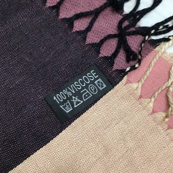 Paisley pattern rayon scarf - Picture 3 of 5